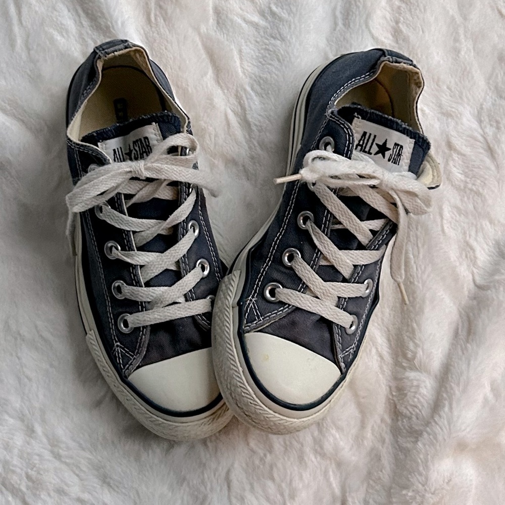 Navy Converse Chuck Taylors size 6